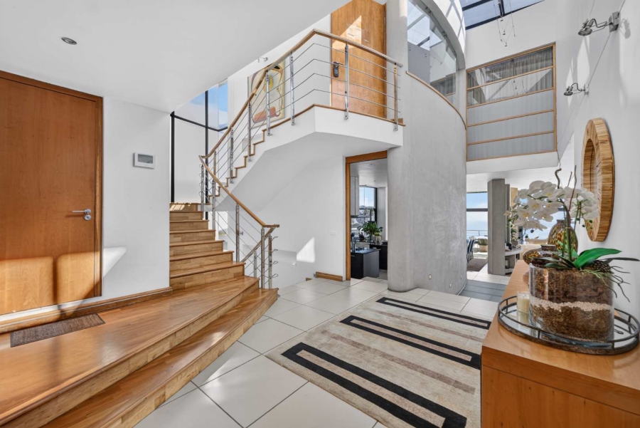 8 Bedroom Property for Sale in Bantry Bay Western Cape